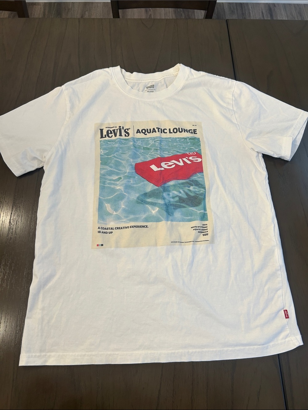 Levi's White Graphic Aquatic Lounge Men's Tee with Blue Pool and Red Logo